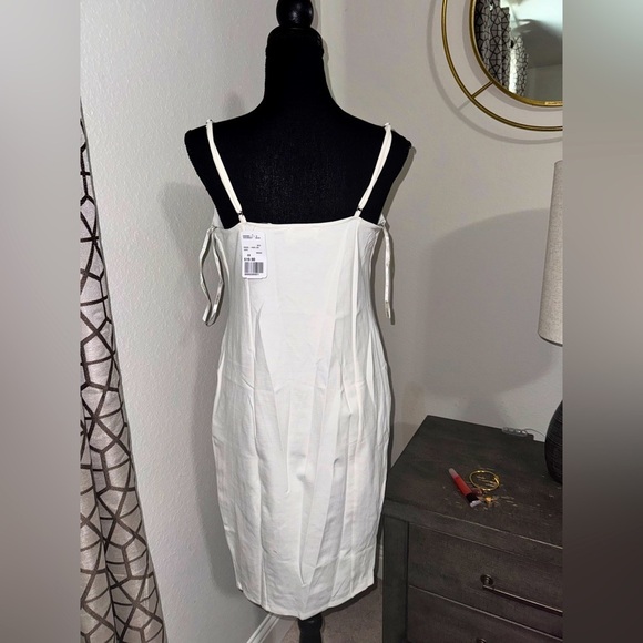 NWT Forever21 White Bodycon Dress - Picture 2 of 3